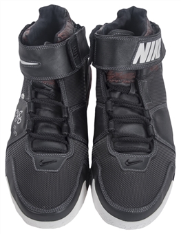 LeBron James Signed Nike LeBron Zoom 2 Black Crimson Sneaker Pair 23/123 (UDA)